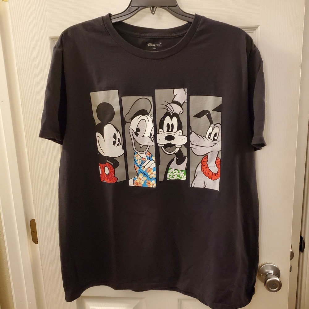 Disney Store unisex 2XL Mickey and Friends Hawaiian vacation theme black t-shirt